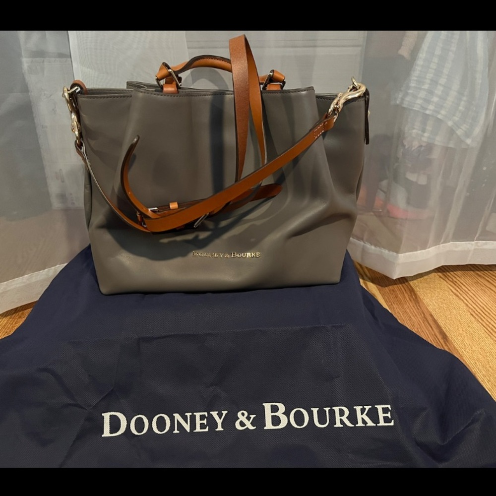 Dooney & Bourke LJ039 TP Large Barlow